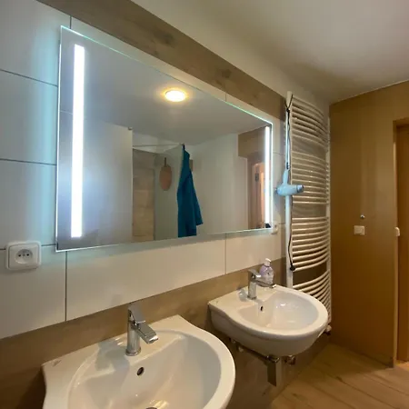 アパート #1 With Double Bed In A With Nice Pool